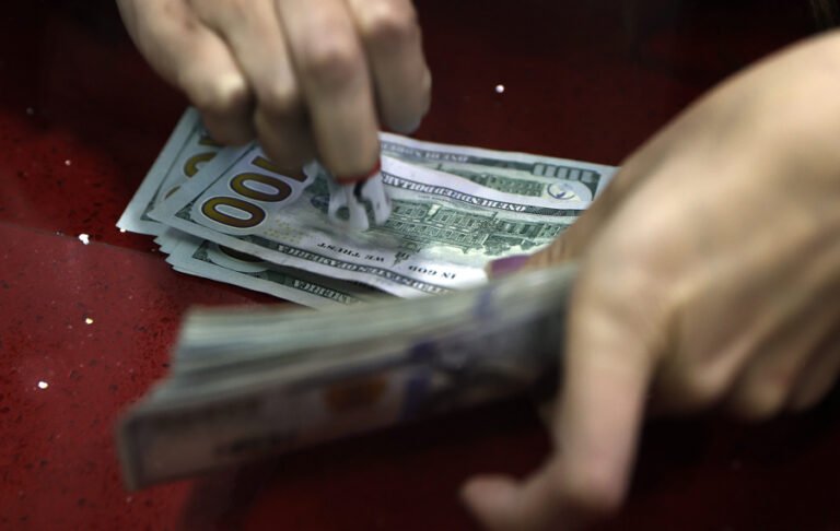 El peso mexicano se aprecia un 0,74 % en mayo y acumula un avance en el año del 3,72 %