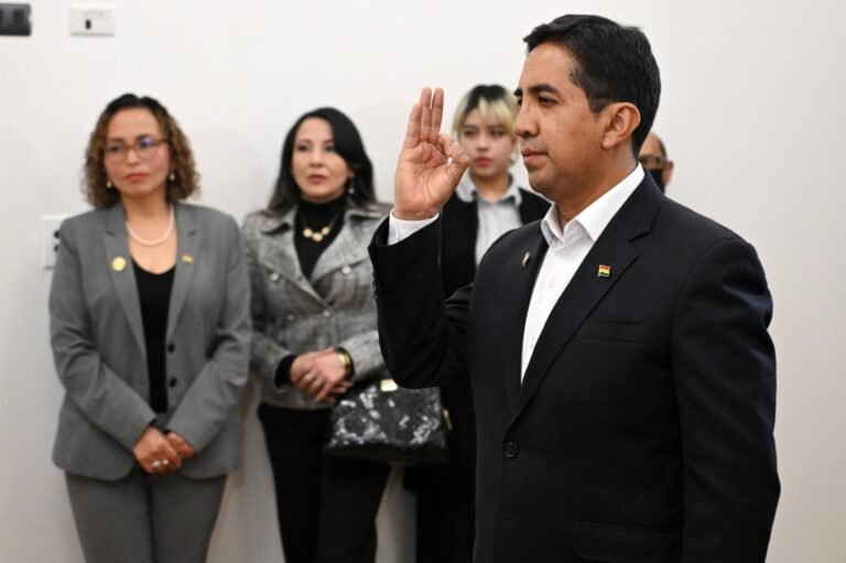 Paz cambia al ministro de Trabajo en medio de las protestas