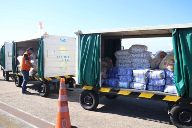Bolivia comienza a recibir ayuda humanitaria de Paraguay para ciudades bloqueadas