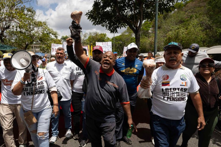 Sindicatos llaman a protestar por elecciones en Venezuela 