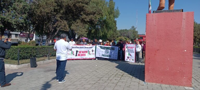 Integrantes del Sindicato de Telefonista de la República Mexicana, conmemoran el “Día del Trabajo”