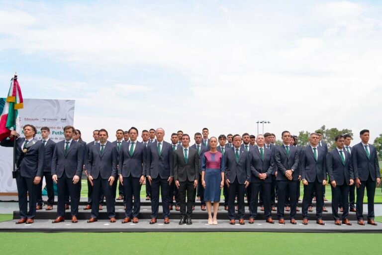 Presidenta Sheinbaum encabeza abanderamiento de la Selección Nacional de México