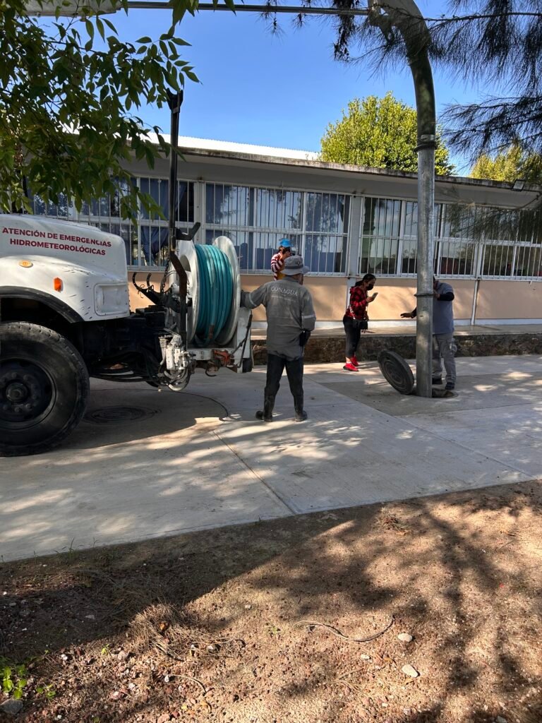Conagua realiza desazolve en primaria del municipio de Tasquillo, Hidalgo