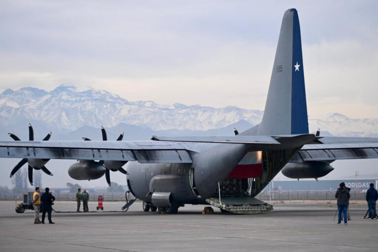 Avión chileno ayudará once días a  ciudades bloqueadas en Bolivia