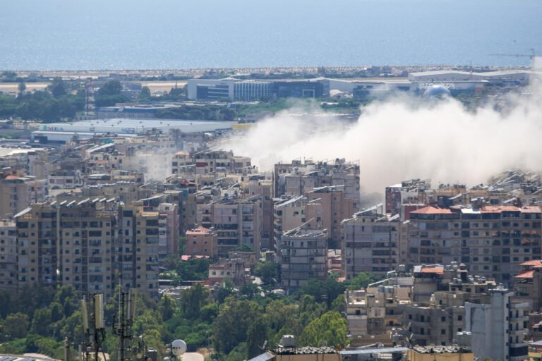 Israel bombardea los suburbios del sur de Beirut