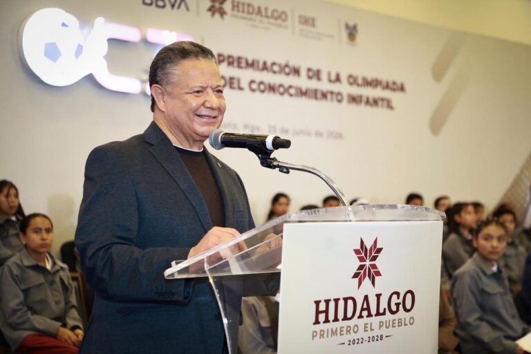 Julio Menchaca reconoce excelencia académica de 32 participantes de la OCI 2026