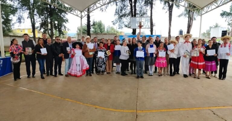 Concurso de canto, oratoria y huapango en Singuilucan