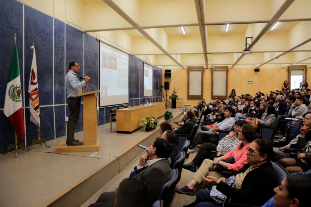 DEEP FAKES Y CHAT BOTS En la UAEH imparten conferencia sobre ciberseguridad e Inteligencia Artificial _ Captura de pantalla Página Oficial UAEH