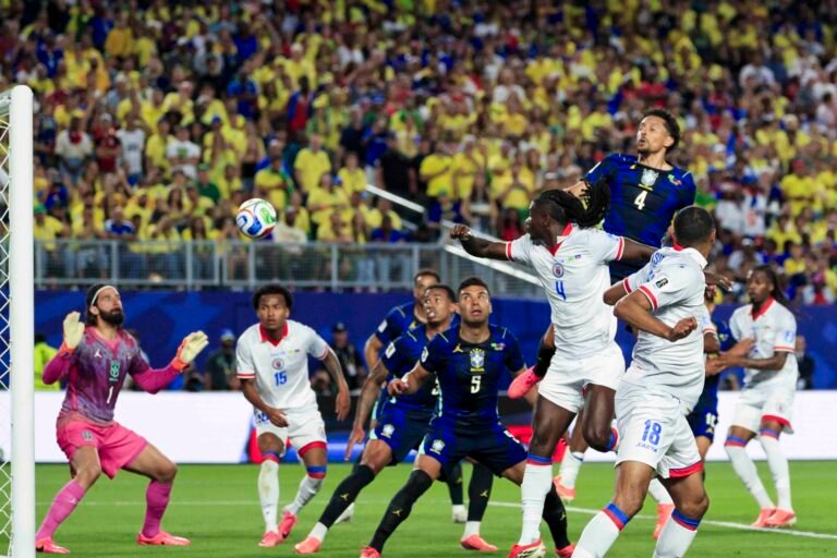 Brasil se desquita con Haití con recital de Vinícius 3-0