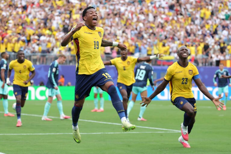 Ecuador remonta a Alemania