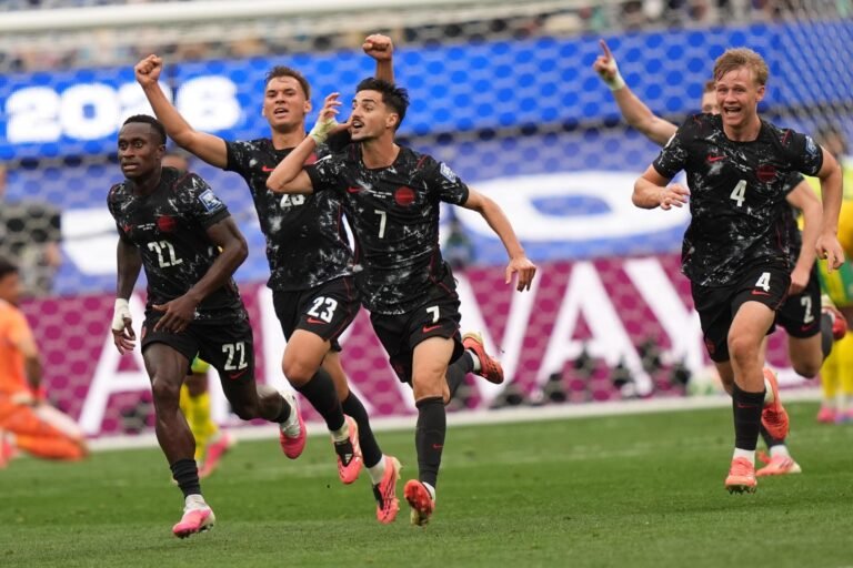 Canadá gana y va a octavos