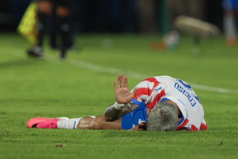 Enciso lesionado en amistoso a una semana del debut de Paraguay en el Mundial 2026