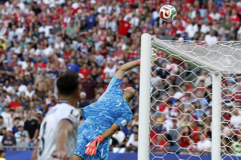 A Inglaterra se le atraganta Ghana y cede empate en el Mundial