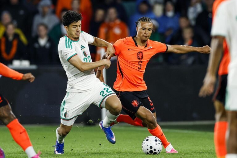 Los Países Bajos fueron derrotados 0-1, al jugar contra Argelia