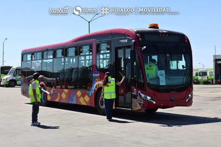 Colisión entre unidad del Sistema de Transporte Metropolitano y autobús Futura