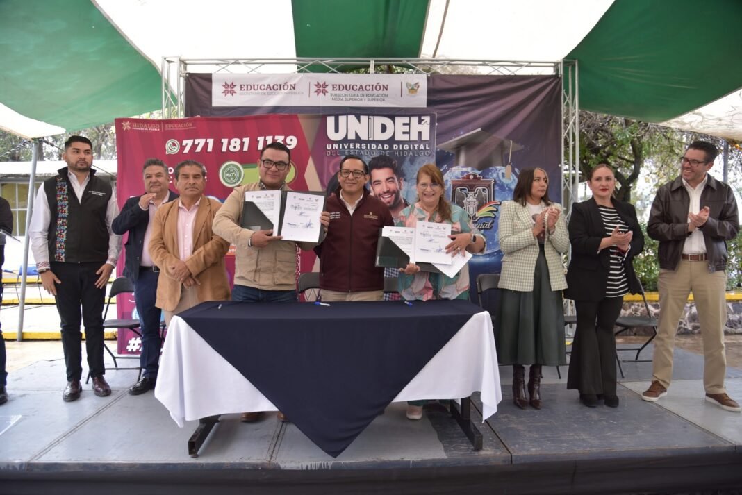 Firman convenio para establecer campus virtual de la UNIDEH en El Arenal (1)
