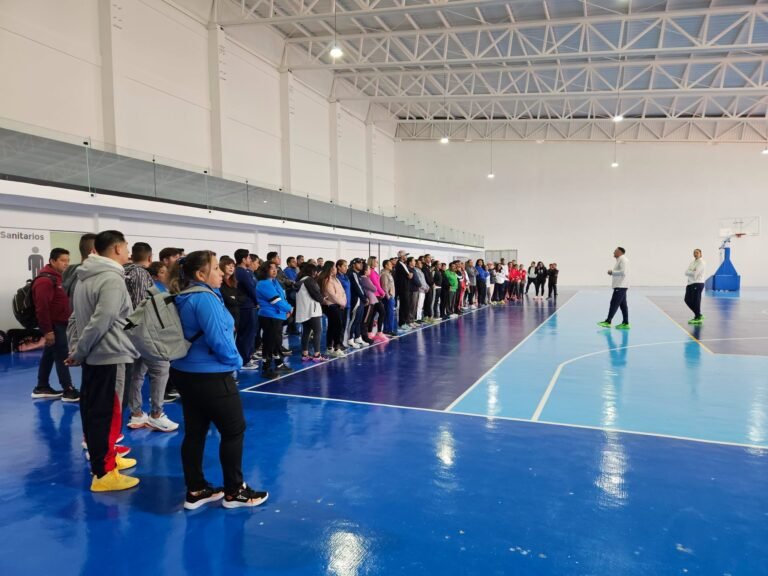 Capacitación de baloncesto escolar para docentes de Educación Física
