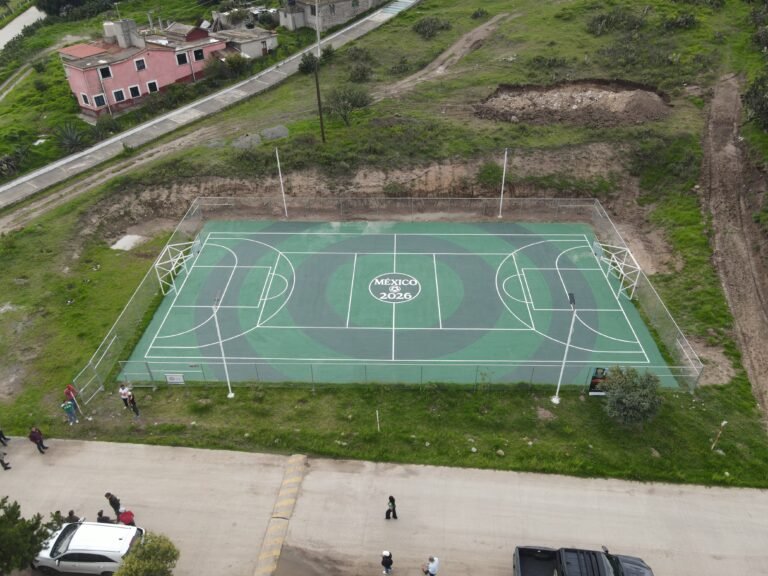 Entregan cancha rehabilitada en Singuilucan