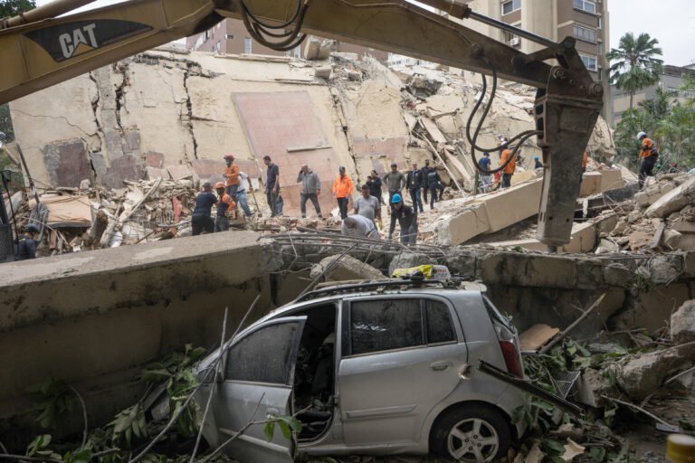 Entre oraciones, artistas venezolanos activan sus redes por terremotos