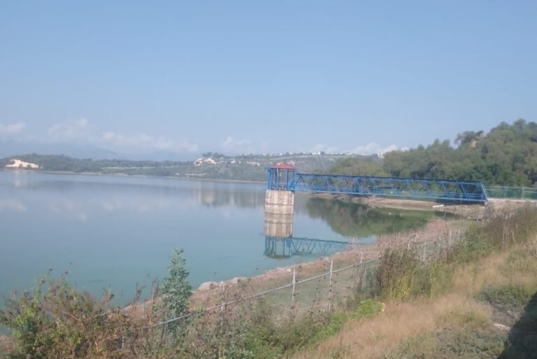 Conagua realiza desfogue de presa Requena
