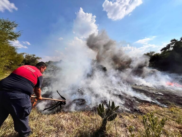 Movilización por incendio de pastizal