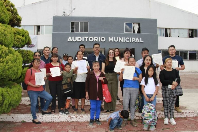 ENTREGA DE NÚMEROS OFICIALES EN LA COLONIA LA MESA II