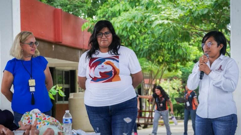 CONCIENTIZAN SOBRE EL EMBARAZO ADOLESCENTE A ESTUDIANTES DE HUEJUTLA