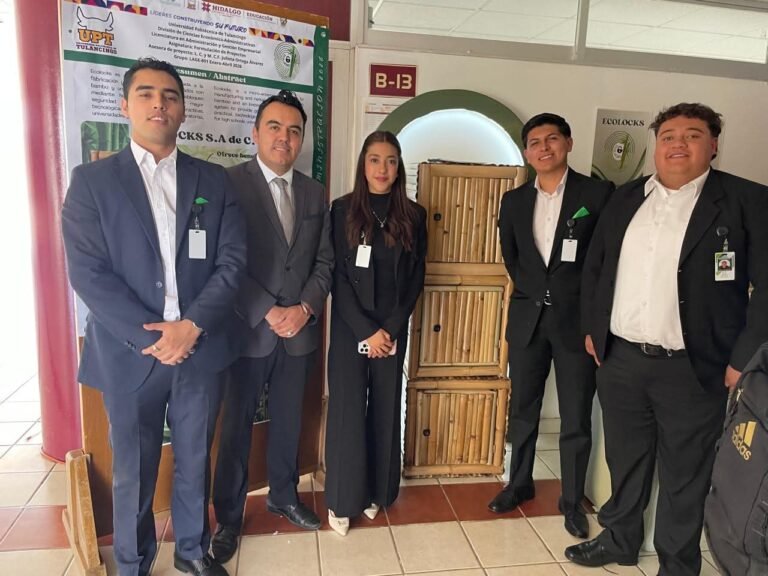 Estudiantes de la UPT en la Expo Regional Emprendedora