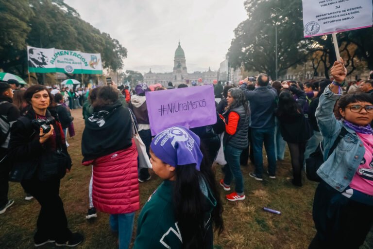 El ‘Ni una menos’ vuelve a colmar las calles de Argentina y alza la voz ante feminicidios