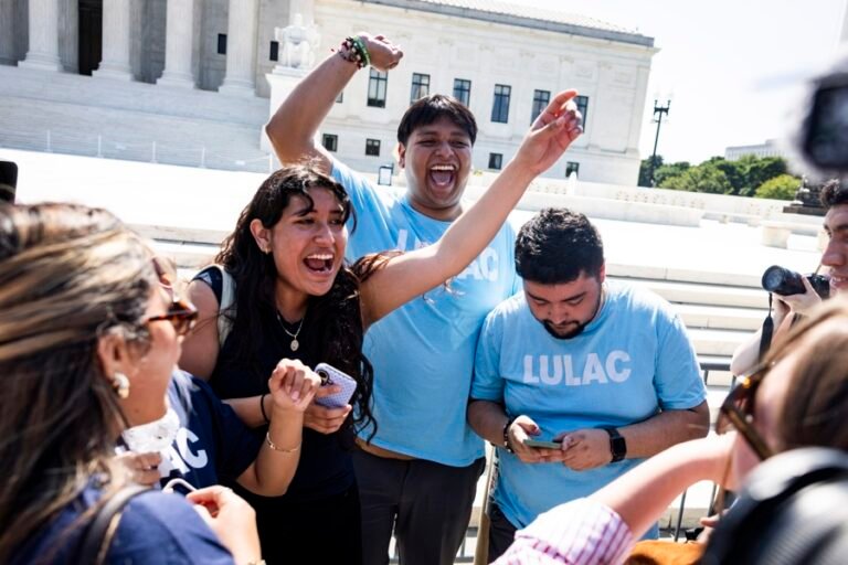 Ilegal la orden de Trump que limita ciudadanía por nacimiento