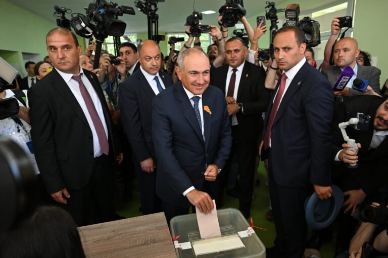 Pashinián gana las elecciones legislativas armenias