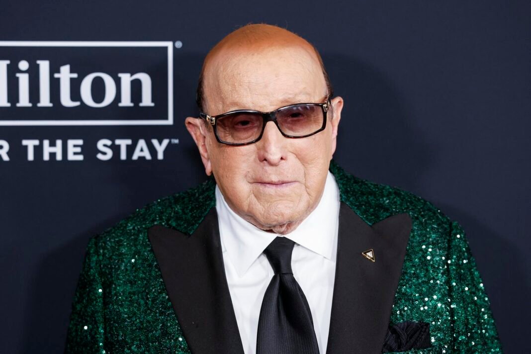 Fallece en Nueva York el legendario productor musical Clive Davis a los 94 años