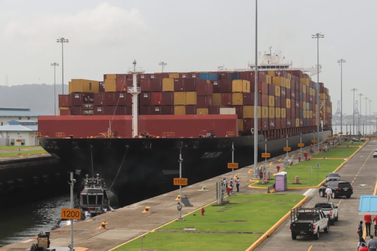 El Canal de Panamá, 10 años de una ampliación marcada por una sequía y conflictos globales