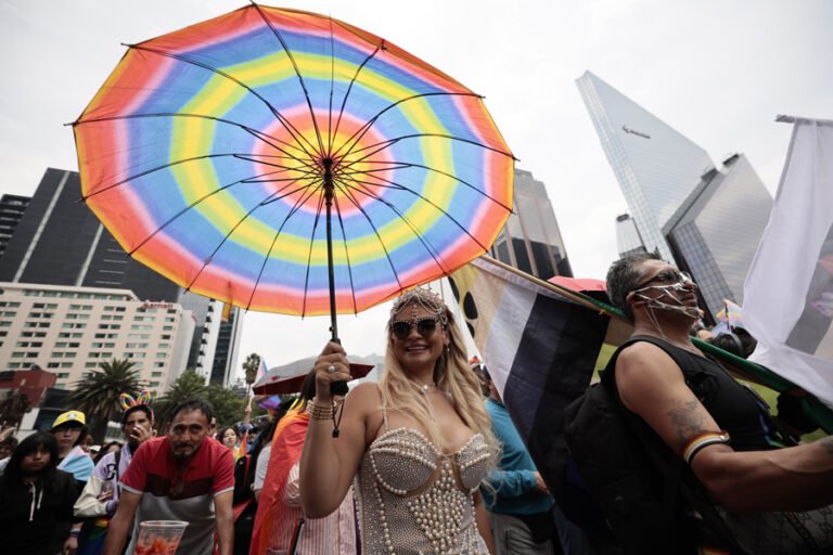 Más de 50 organizaciones piden acceso al Zócalo de Ciudad de México en Marcha del Orgullo