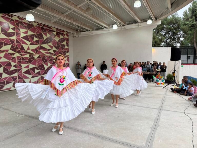 Realizan encuentro regional de folklore en Tepeapulco 
