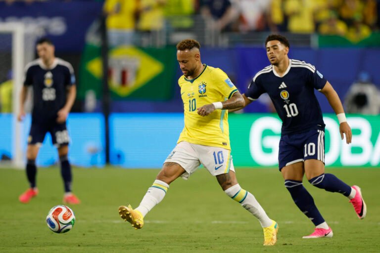 Brasil sonríe por partida doble con liderato y regreso de Neymar