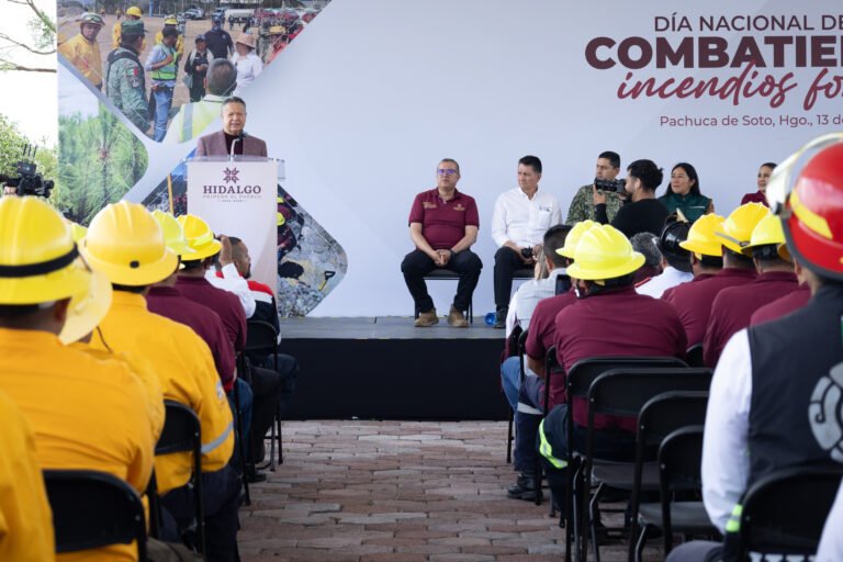 Julio Menchaca reconoce labor de combatientes de incendios forestales