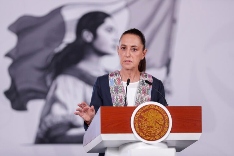 México prepara buque con más ayuda humanitaria para Venezuela 