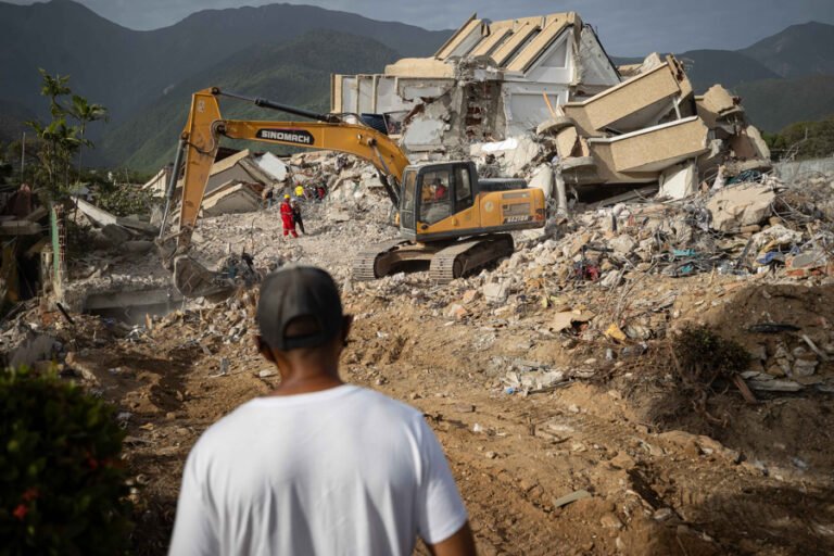 Suben a 3 mil 342 los fallecidos y a 16 mil 740 los heridos