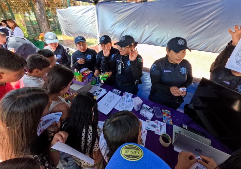 Niñas y niños en jornada de seguridad