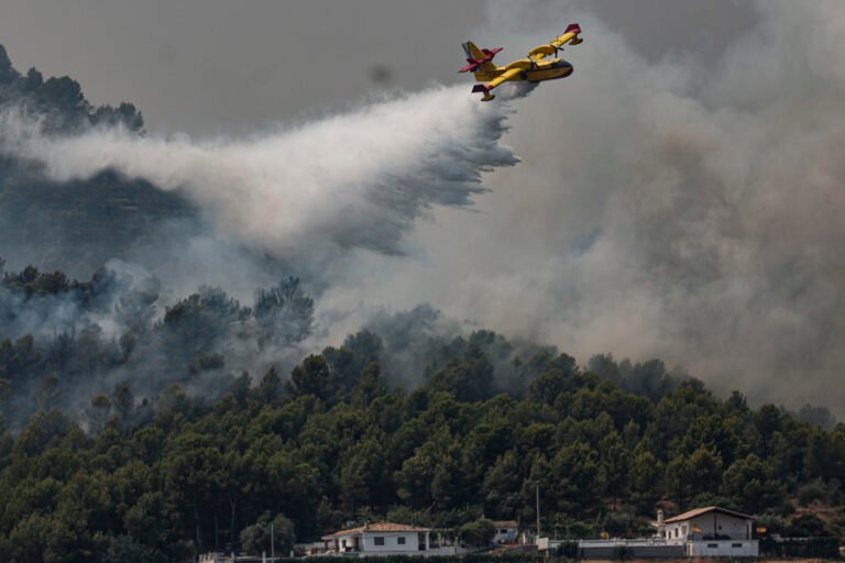 77.000 hectáreas quemadas en el centro de España mientras empieza a contenerse el fuego