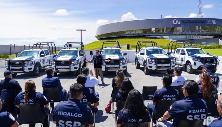 SSPH entrega cinco patrullas a municipios