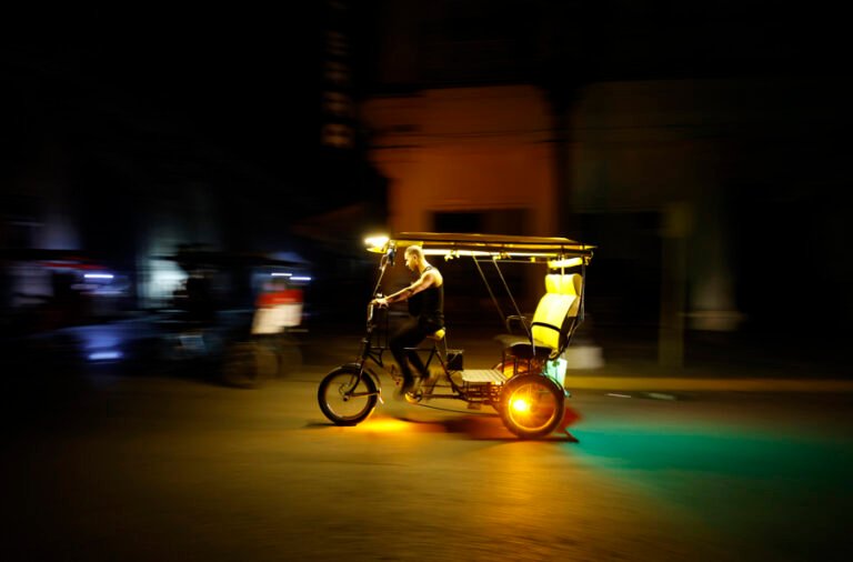Más de la mitad de Cuba sufrió este domingo de grandes apagones