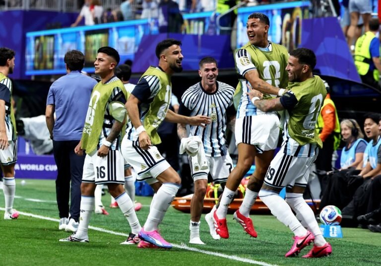 3-2. Argentina logra una remontada épica ante Egipto en solo 13 minutos y está en cuartos