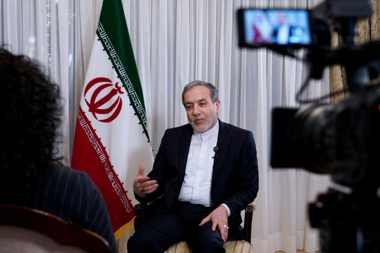 Irán anuncia que el estrecho de Ormuz permanecerá cerrado «hasta nuevo aviso»