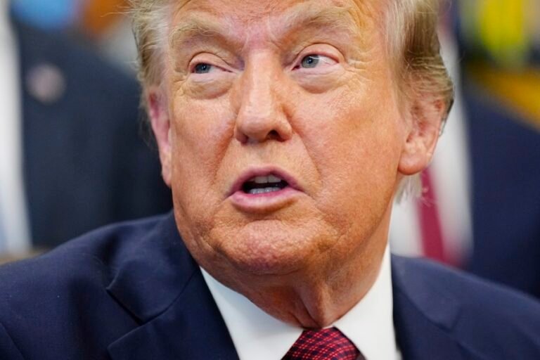 Trump vuelve a pedir a la Fed bajar tipos de interés 