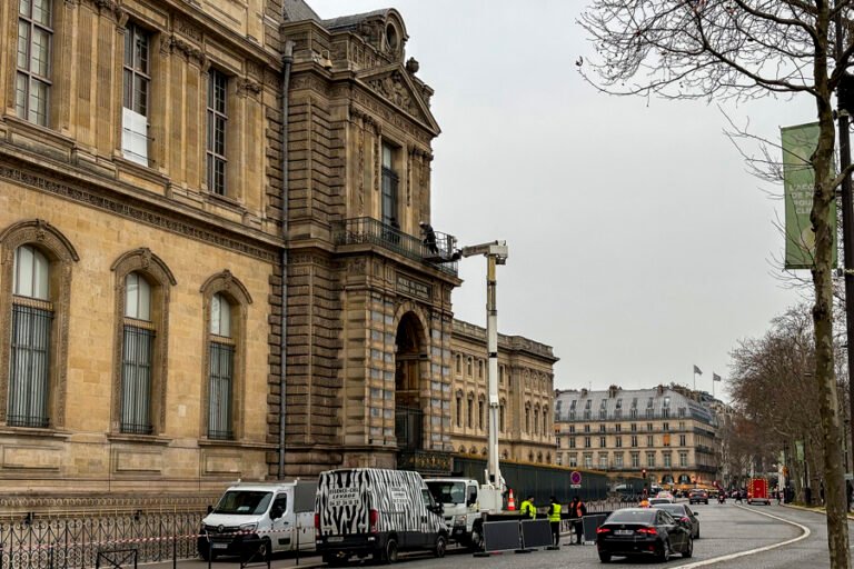 Nueve meses después del robo de las joyas, el Louvre reabrió al público