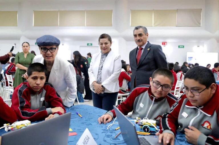 Participaron más de 900 estudiantes en clase masiva de robótica