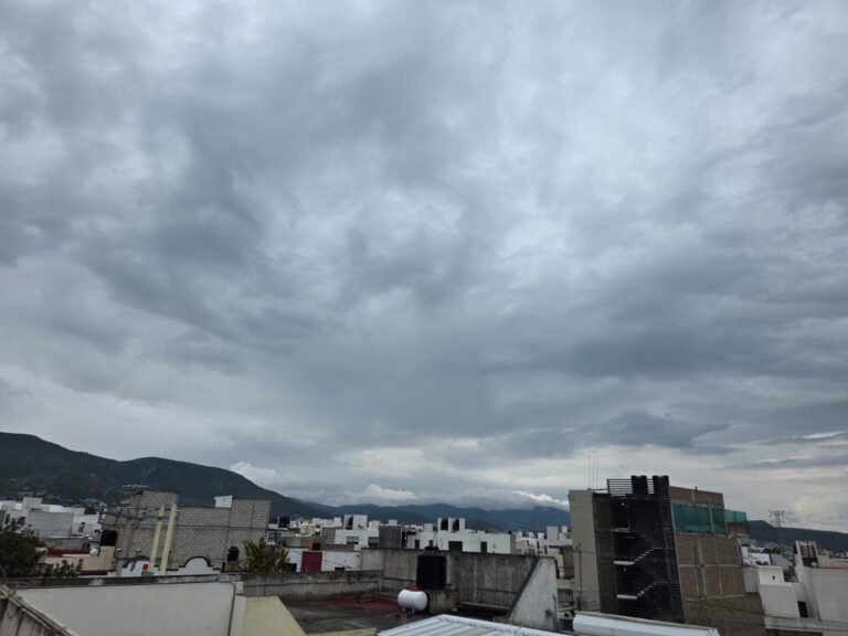 Chubascos, viento y temperaturas superiores a los 35 grados