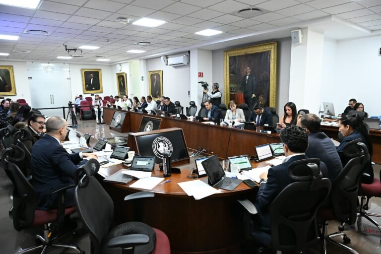 Aprueban presunción de inocencia para docentes y personal administrativo